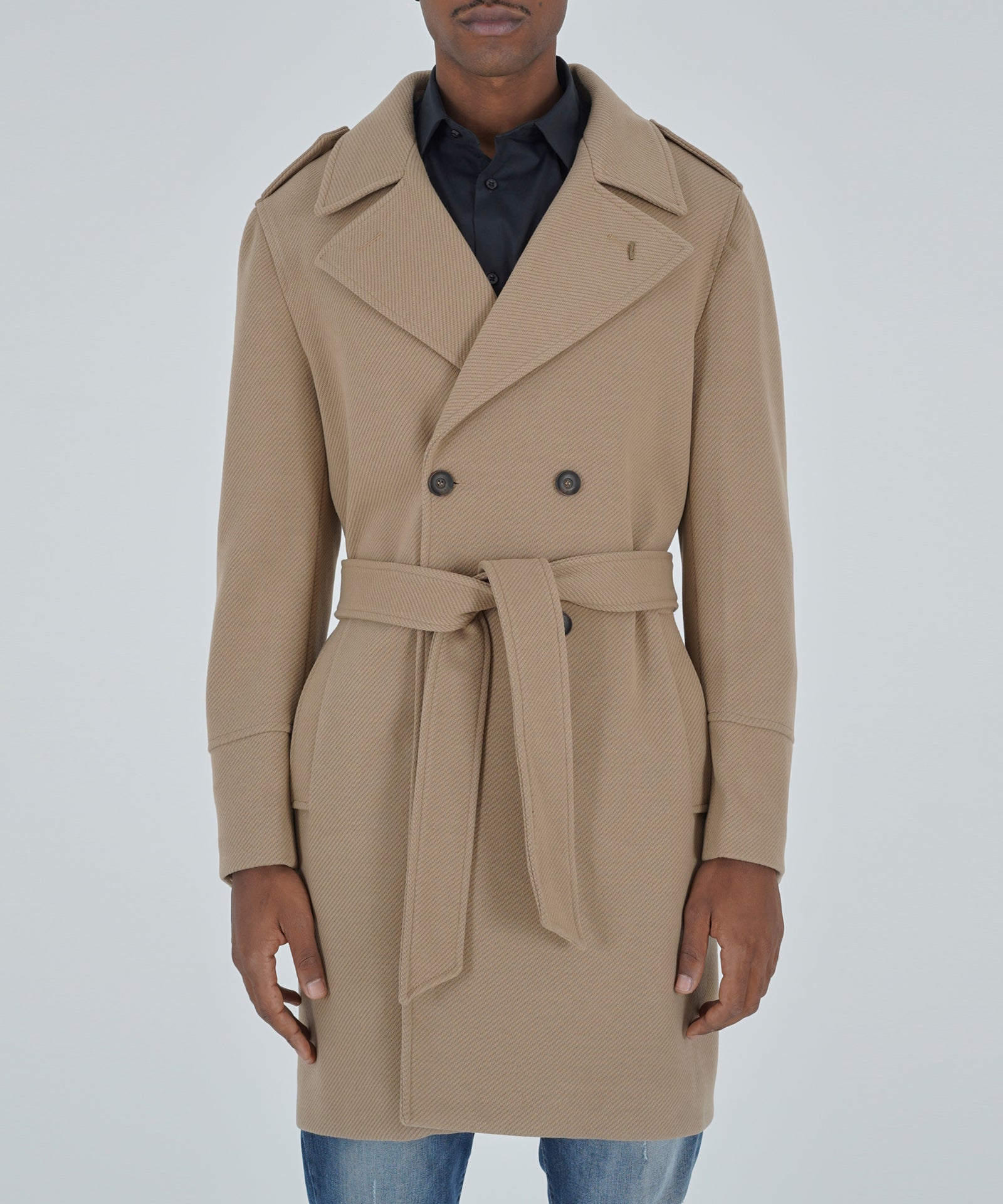 Cappotto modello trench con cintura